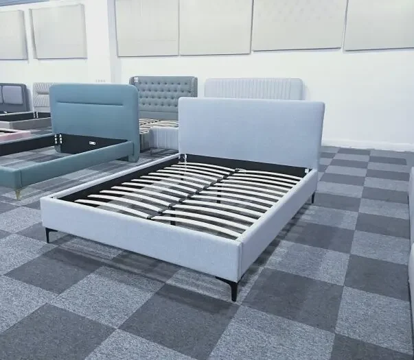 Rangka tempat tidur kustom gaya Modern murah rangka tempat tidur Platform lapisan kain ukuran King Modern dengan sandaran kepala sayap Kuku Tempat Tidur Queen