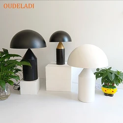 Lámpara de mesa de setas de hierro nórdico, luz dorada para decoración del hogar, sala de estar, estudio, dormitorio, interfaz G9, soporte de lámpara de mesita de noche