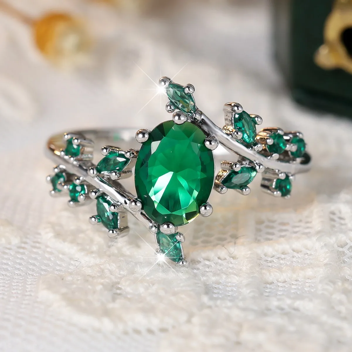 

Hot-Selling White Gold Plated Ring,Egg-Shaped Emerald & Leaf Design, Elegant Personalized High-End Ring for Women's Daily & Gift