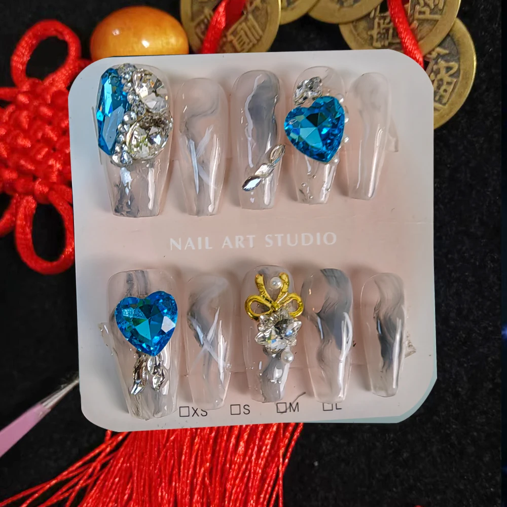 Sky Blue Colored Diamond Handmade Press on Nails Shining Pile of Diamonds Reusable Middle Laddertyp Nail Storage Box Halo Beam