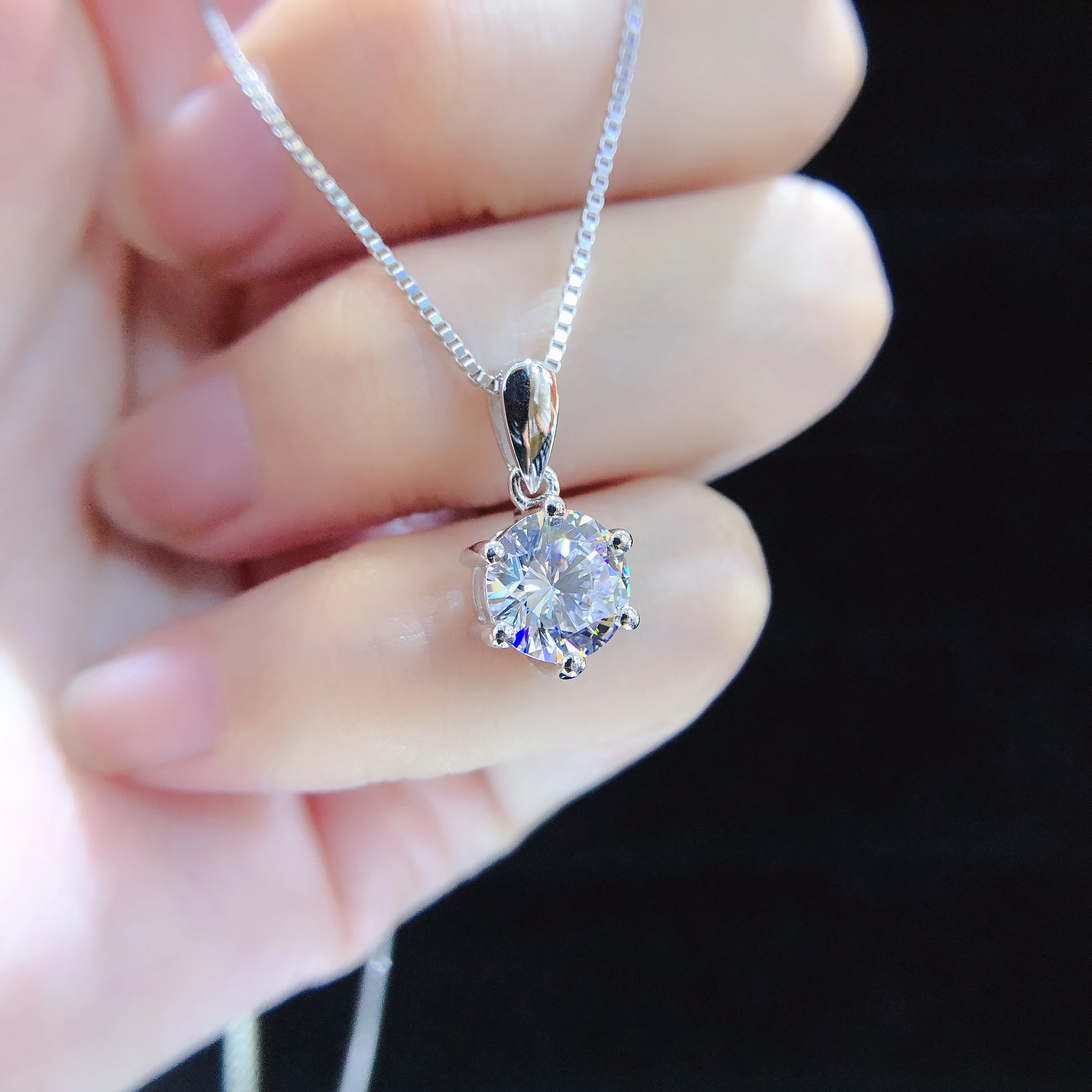 

2Ct 8.0mm Round Cut D Color VVS1 Moissanite Pendant for Women Luxury Quality Platinum 950 Wedding Pendant Necklace P031