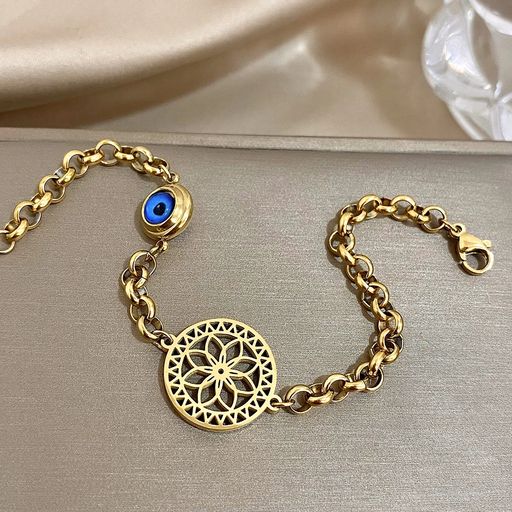 Größter blauer Augen-gemusterter Scheiben-Perforierter Metall-Accessoire-Armreif für Frauen, schickes goldfarbenes Ketten-Edelstahlarmband 2025