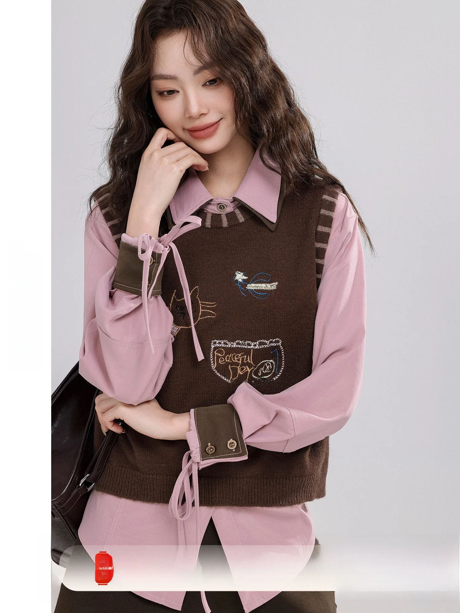 

Повседневная модная рубашка с цветовыми блоками для женщин, свободного кроя, из полиэстера, с длинными рукавами, воротником и пуговицами, стандартной длины.