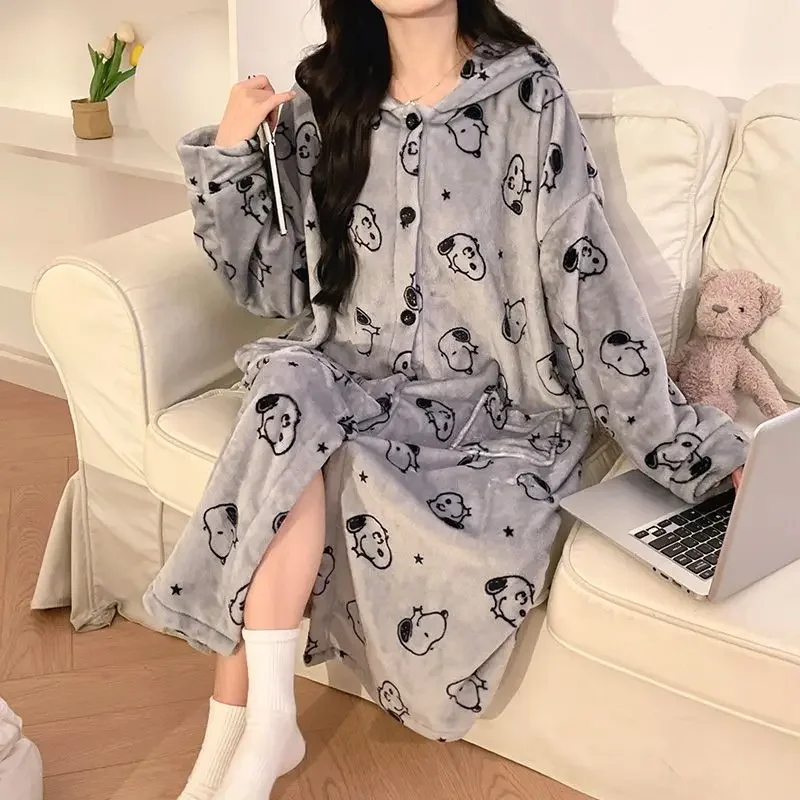Camisón de terciopelo Coral con dibujos de maní para mujer, pijamas con capucha de Anime Kawaii Hello Kitty, ropa de hogar de longitud media para otoño e invierno