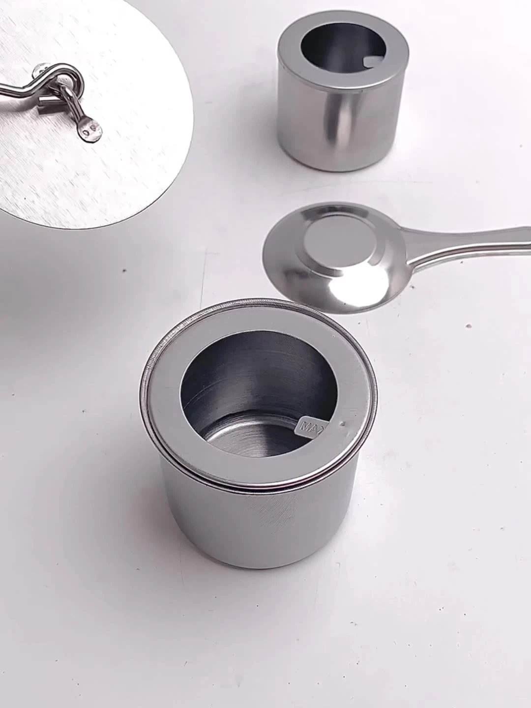 best-selling stainless steel alcohol desktop fireplace alcohol box winter outdoor alcohol can with lid accessories fire extingui