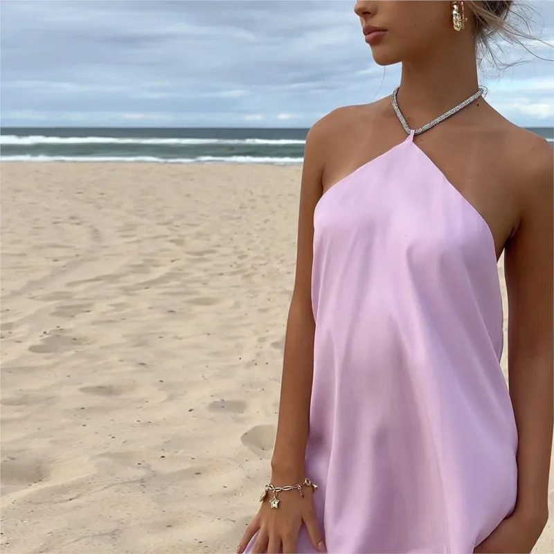 Nowa, pikantna sukienka mini na ramiączkach typu halter, bez pleców, dopasowana, podkreślająca figurę, w stylu \"Spicy Hot Girl\", satynowa, idealna na imprezę i na co dzień, kolekcja jesień 2025.