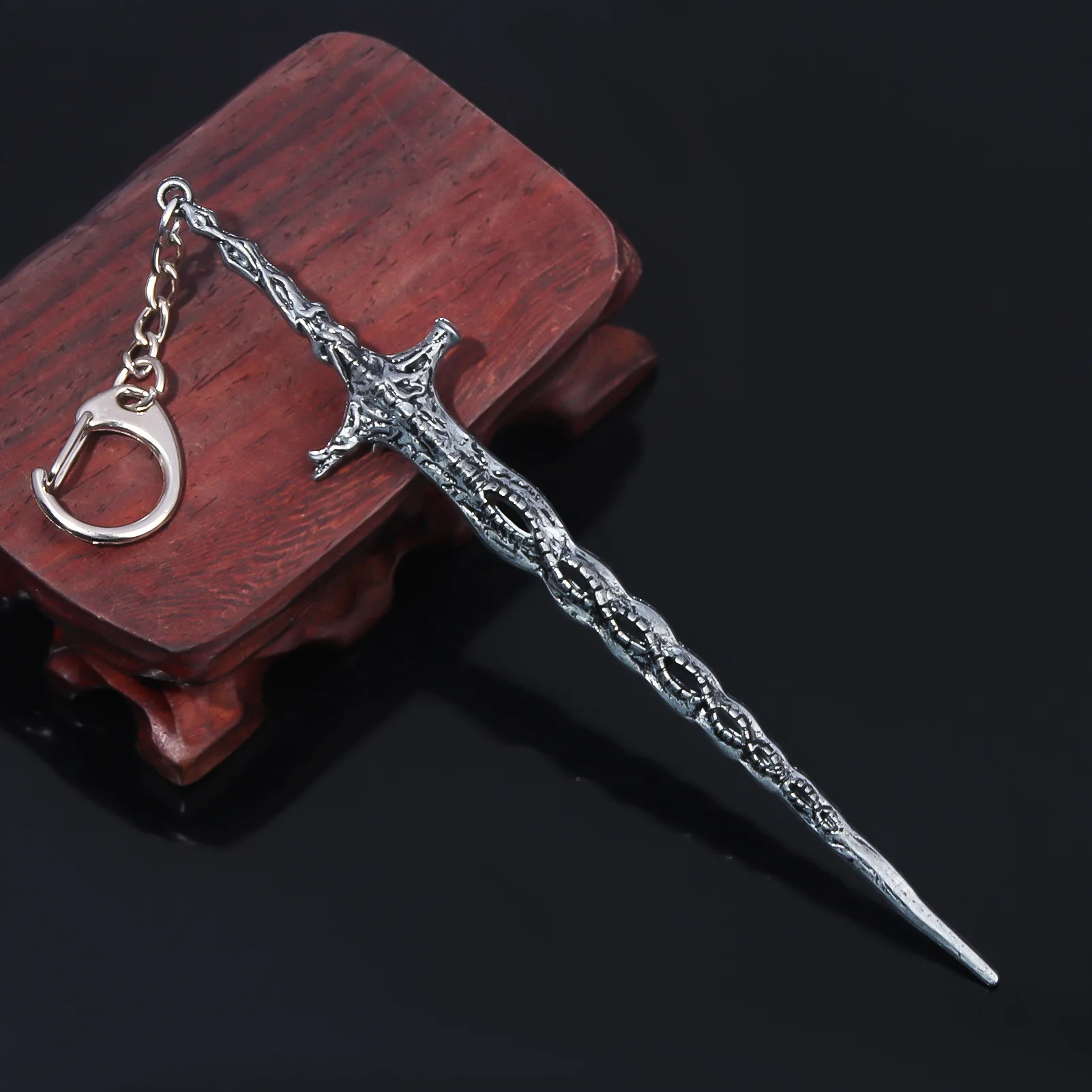 Breloczek Miecz Prostetyczny Claymore Darkmoon Pierścień Szpikulec Śmierci Gra dla Kobiet Mężczyzn Zabawka Prezent Akcesoria dla Chłopca