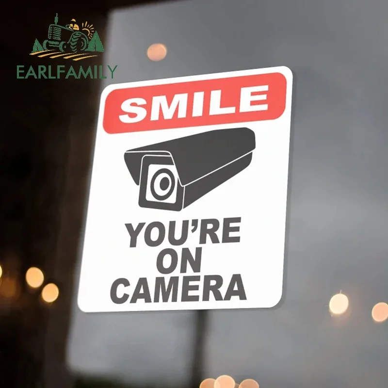

EARLFAMILY 13 см x 11,3 см наклейка на окно автомобиля с надписью «Улыбайтесь, вы на камере» для систем видеонаблюдения, виниловая наклейка для внутреннего и наружного использования