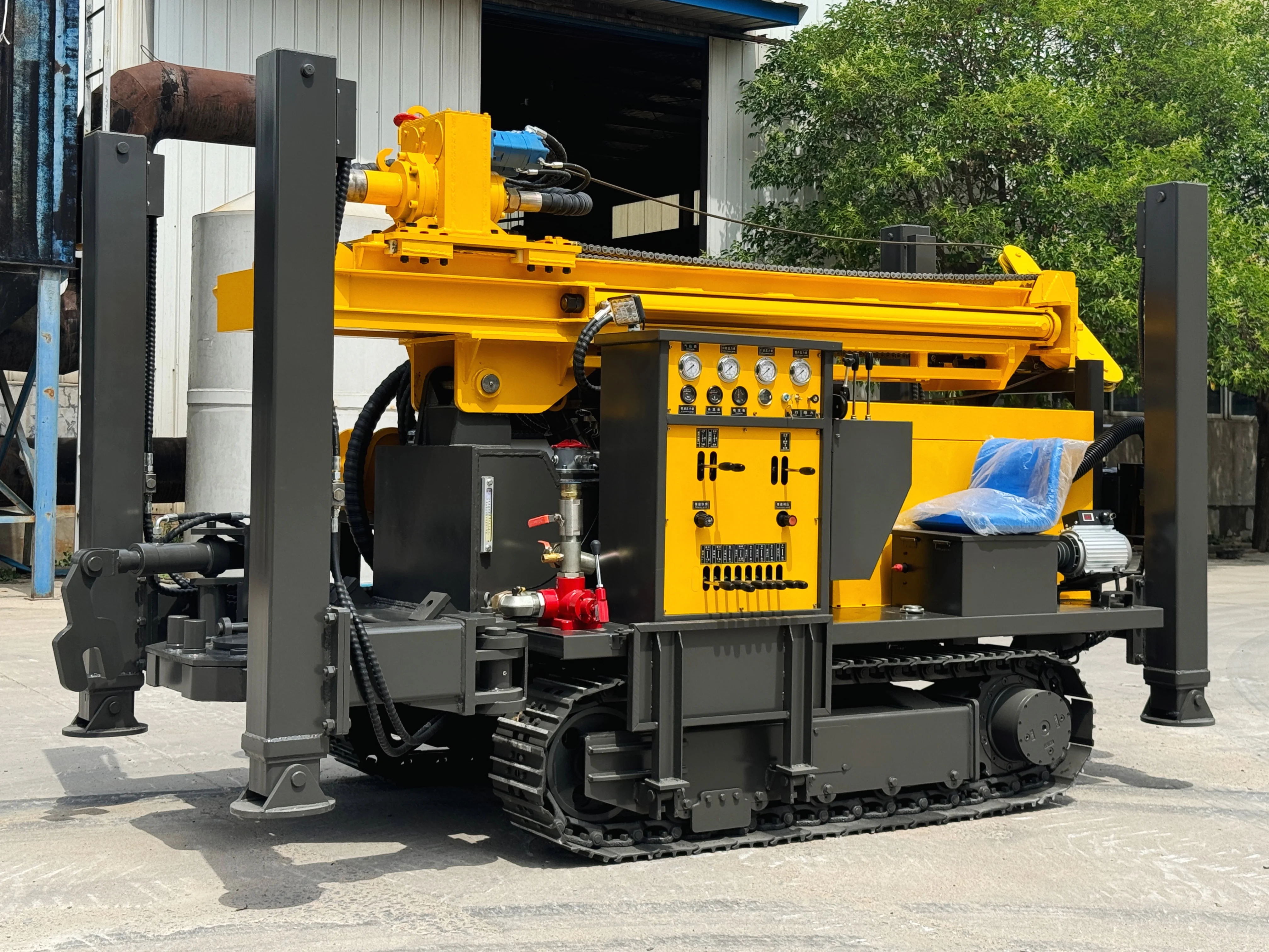 260미터 깊이의 심해 우물 굴착을 위한 효율적인 트랙 장착 유압식 천공 장비