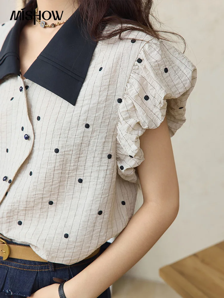 MISHOW Blus Wanita Kantor Musim Panas Wanita 2025 Kemeja Polka Dot Kerah Lipat Lengan Pendek Atasan Ramping Fashion Wanita MXE31C0776