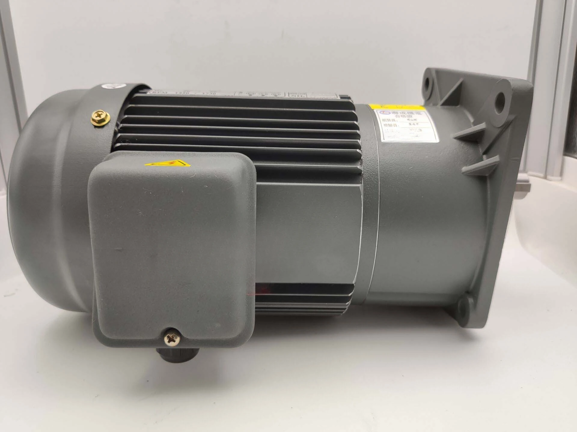 Gearbox GV22 1WSS 0.75KW 1/25 variable speed motor vertical installation