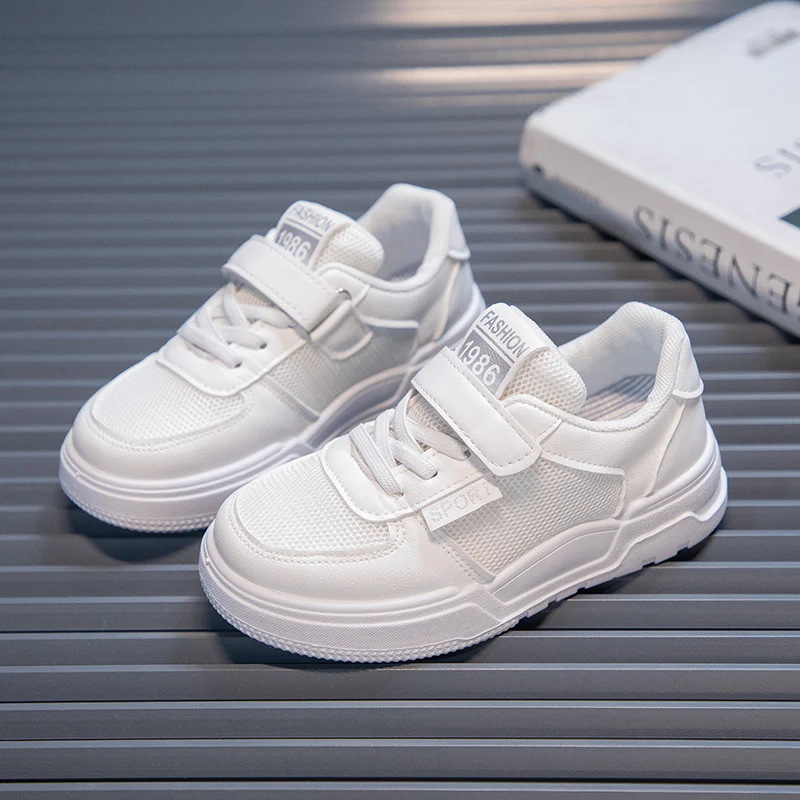 A pair of children's hook-and-loop casual sneakers, adjustable strap, wear-resistant sole for outdoor walking YY-C23-W