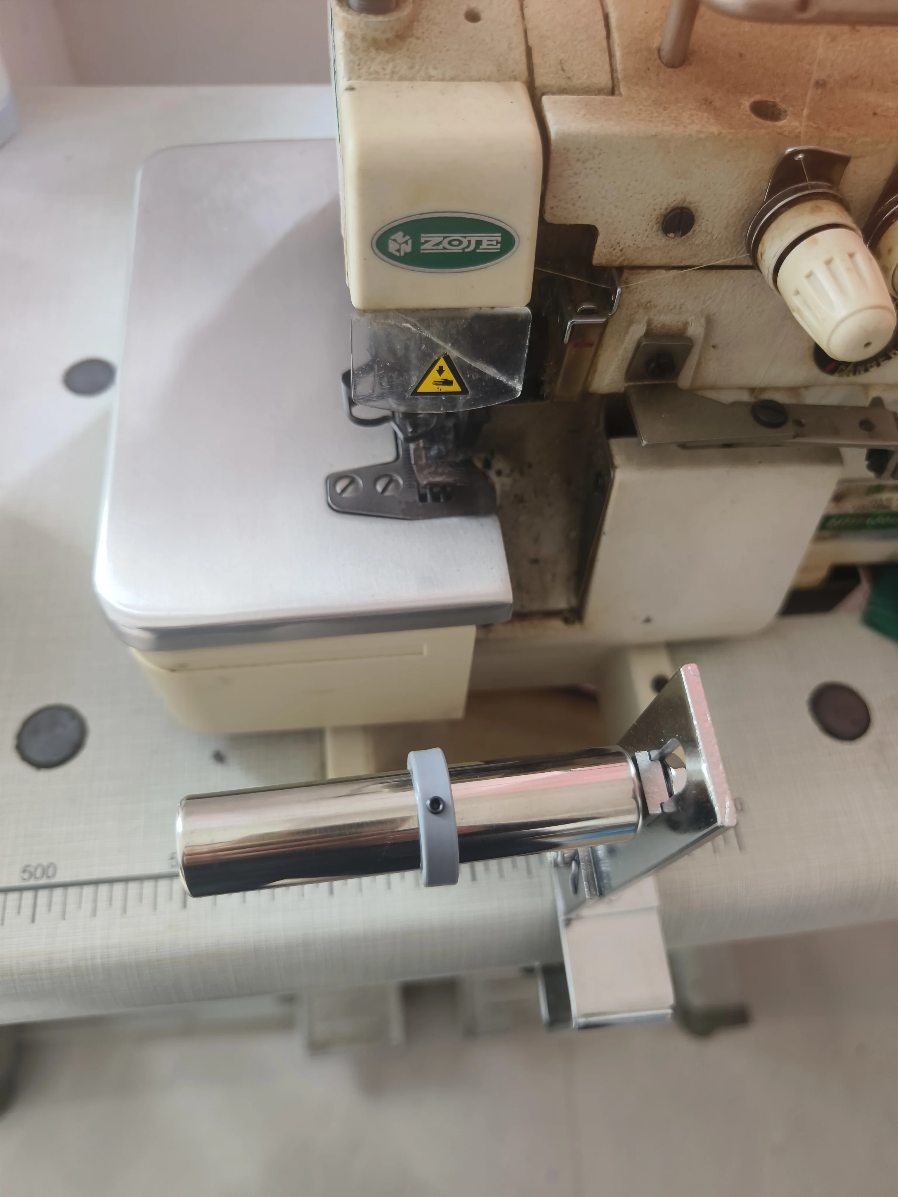Sewing Machine Overlock  Waist-Pulling Rubber Band Beer Bone Shelf Computer  Flat   Upper Neckline
