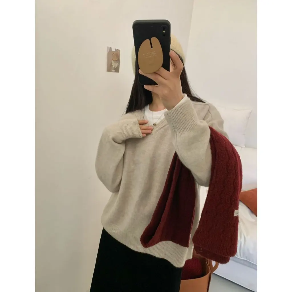 

B2XH-12071 Women's Korean V-neck Sweater Solid Color Winter Simple Pullover Fashion Wholesale Lazy Wind Style