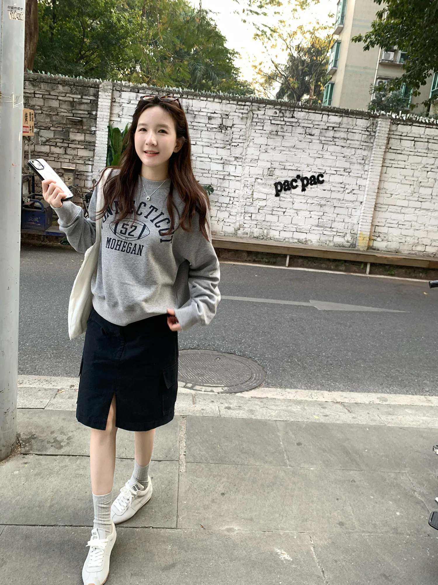 

XierZ Korean Style Letter Print round Neck Long Sleeve Grey Sweatshirt Women Loose Slimming Casual Top Streetwear