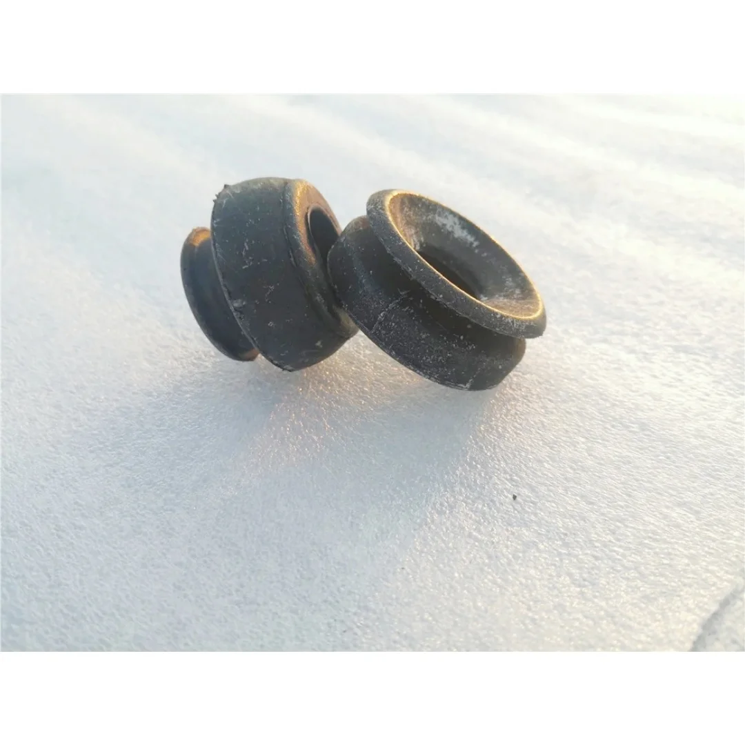 Front Cross Member Rubber Sleeve Engine Rear Mounting Bushing Fit For Pajero Montero Shogun V73W V78 H66W H77W MR132701 MR132702