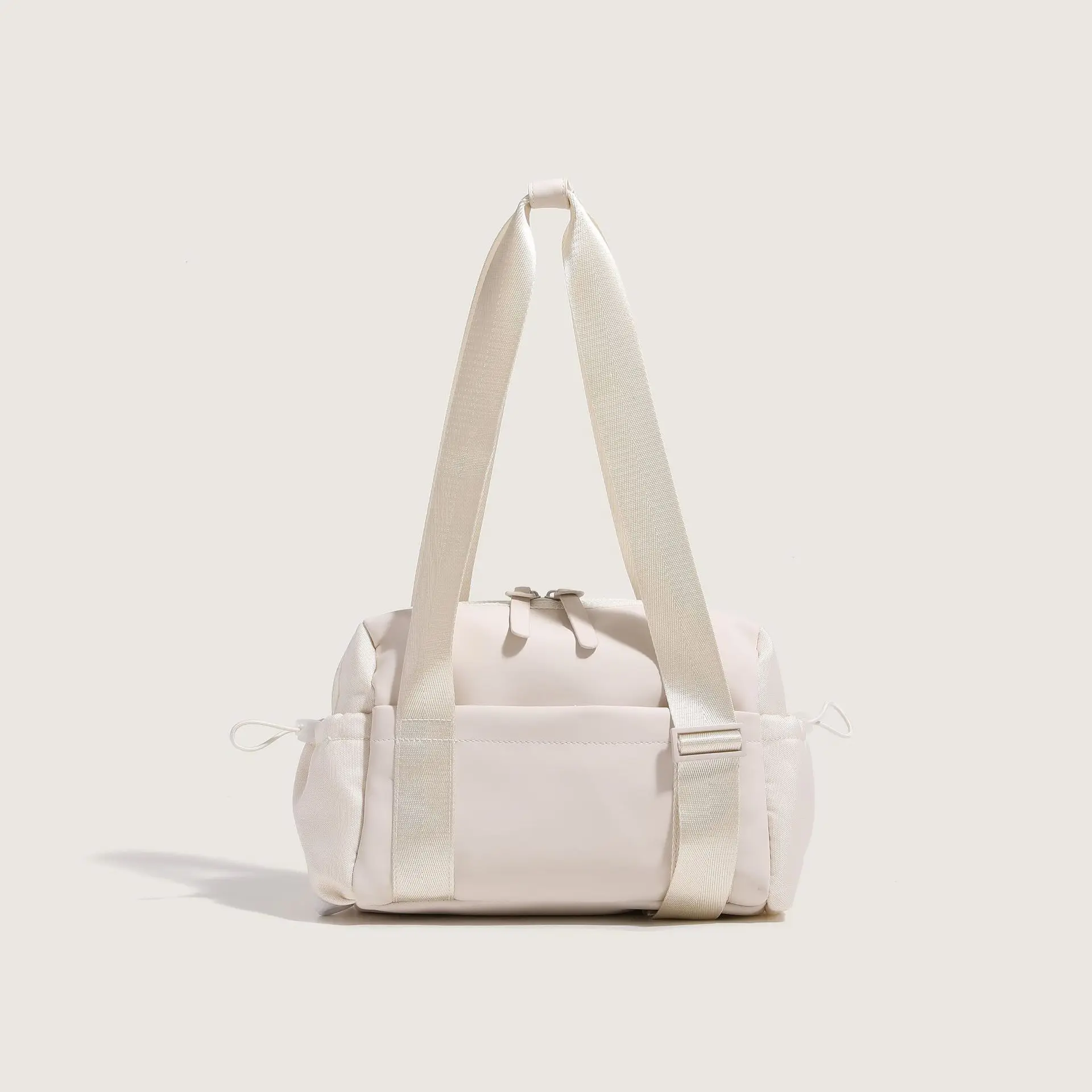 กระเป๋าออกกำลังกายขนาดเล็กสำหรับผู้หญิง กระเป๋าสะพายข้างสำหรับออกกำลังกายพร้อมช่องใส่ของเปียก กระเป๋าเดินทางกันน้ำ กระเป๋ากีฬาแบบน่ารัก สายสะพายปรับได้ดี