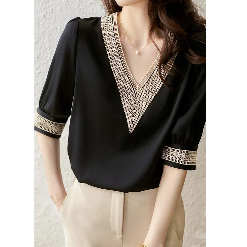 

Women 2023 Summer New Fashion Hook Flower Hollow Sexy V-Neck Black Pullovers Shirt Commuter Elegant Short Sleeve Female Blouses