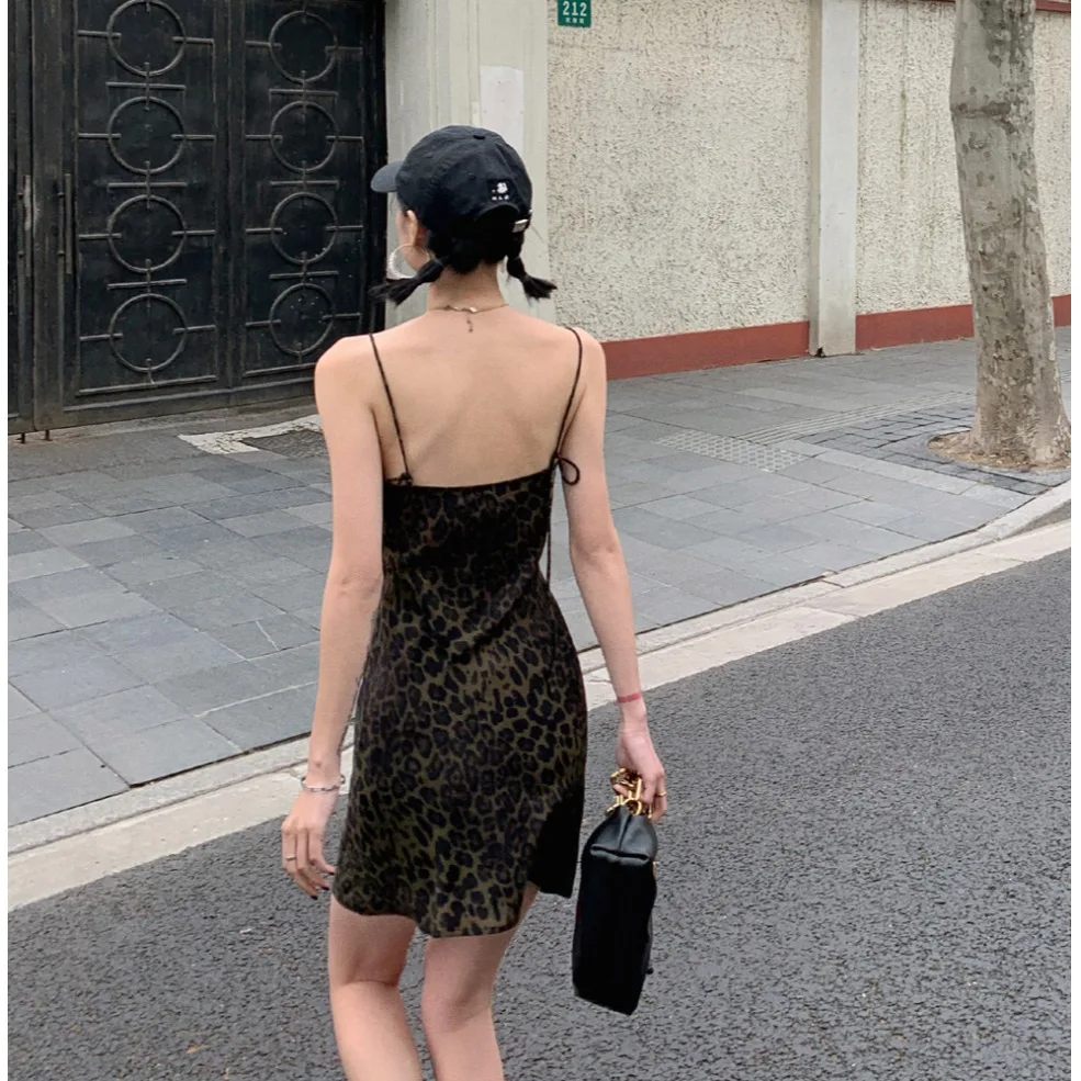Primavera verão 2025 v-ne sexy leopardo impressão strapl feminino dr oulder bared fino ajuste midi comprimento camada base dr