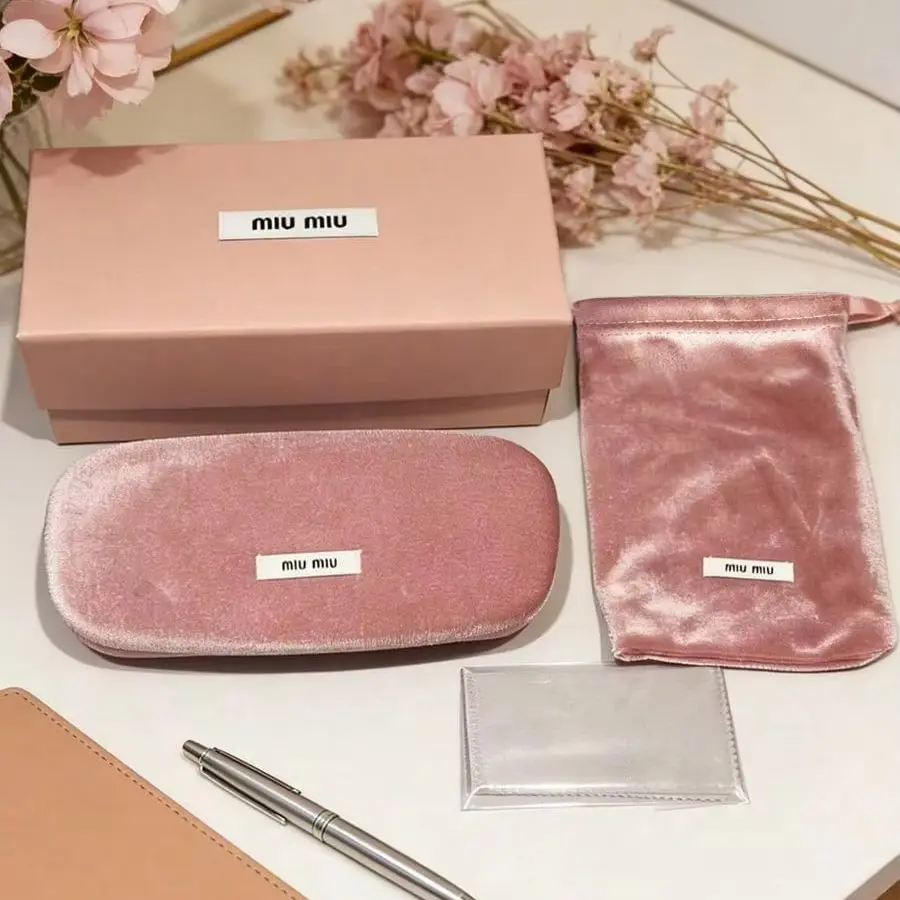 Miu Miu Elegant Matte Pink Velvet Eyeglasses Case Luxury Soft Touch Eyewear Storage Bag Design Premium Glasses Case
