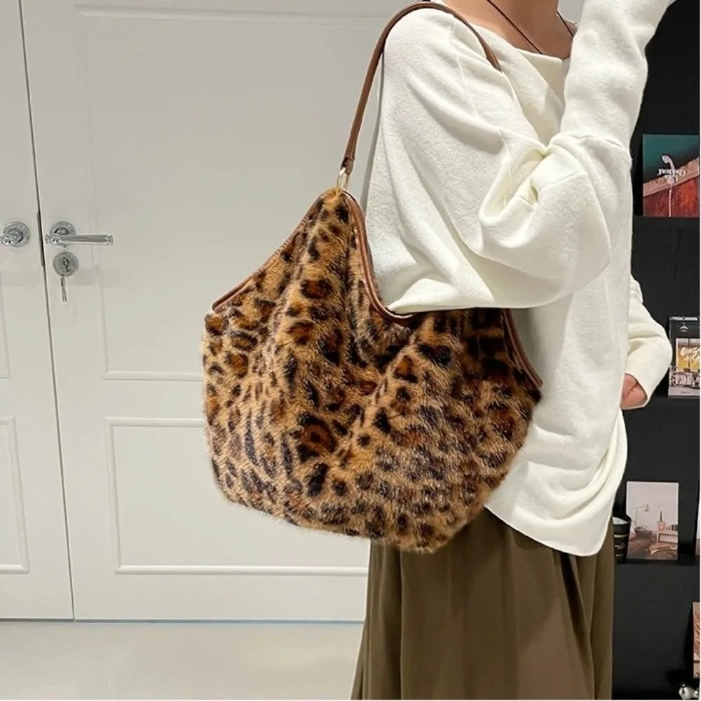 

Fashion Large Capacity Shoulder Bags Solid Color Leopard Tote Bags Lightweight Ladies Furry Bag Women