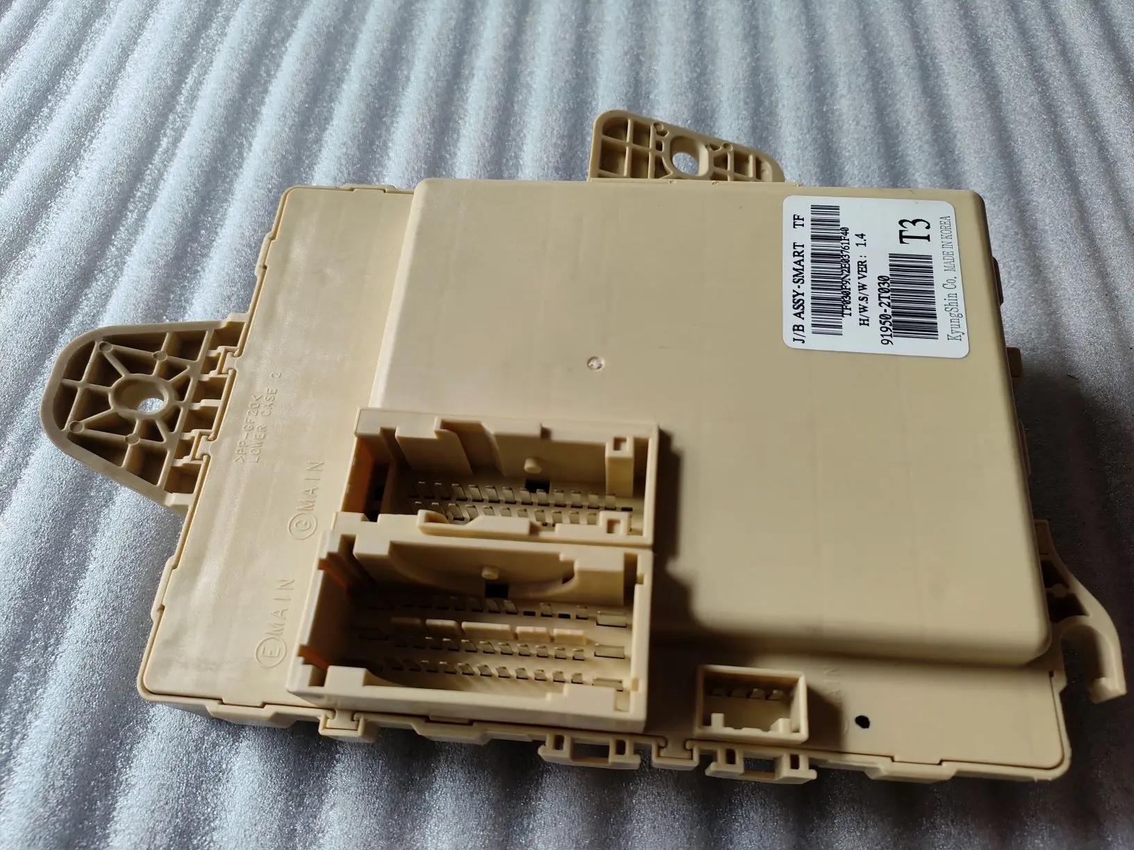 Oryginalny skrzynka przekaźników/bezpieczników Ki-a 919502T030 OEM Części samochodowe do montażu w samochodzie, główna skrzynka bezpieczników