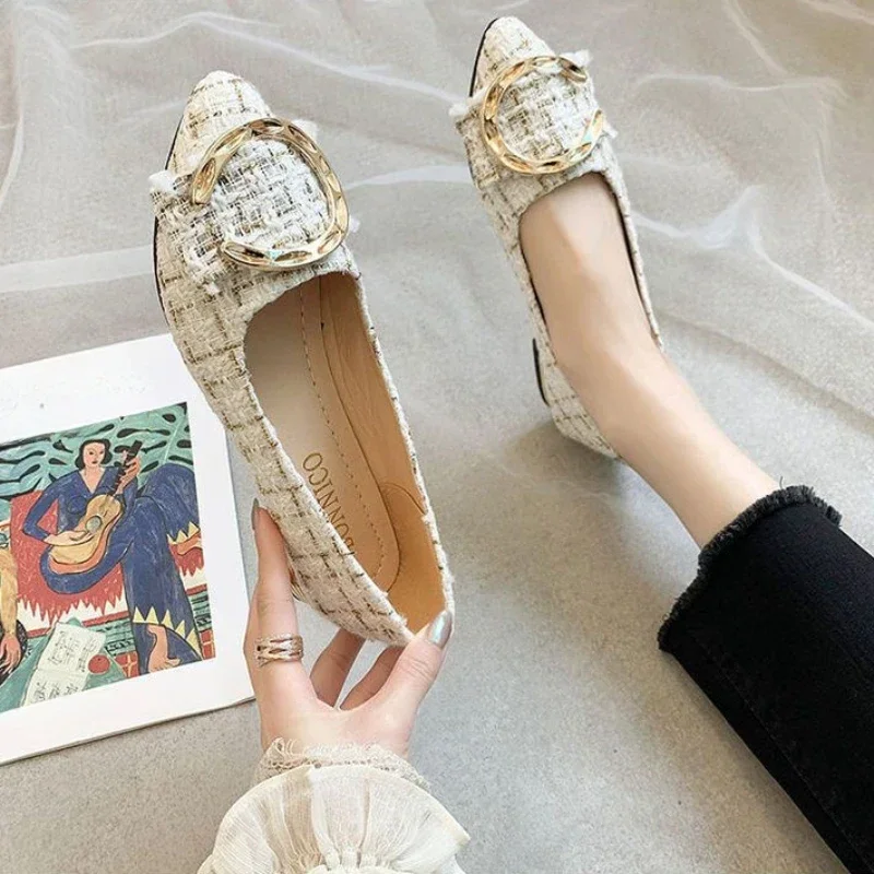 

Весенне-осенняя повседневная модная тканевая обувь на высоком каблуке с острым носком, удобная простая женская обувь на низком каблуке с металлическим декором No: A1701