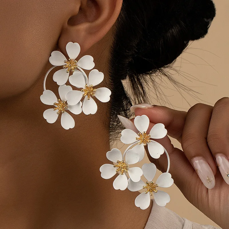 Bohemian Dangle Earrings Female Romantic Three Camellia Flower Korean Earrings for Women Luxury Designer Fashion Jewelry