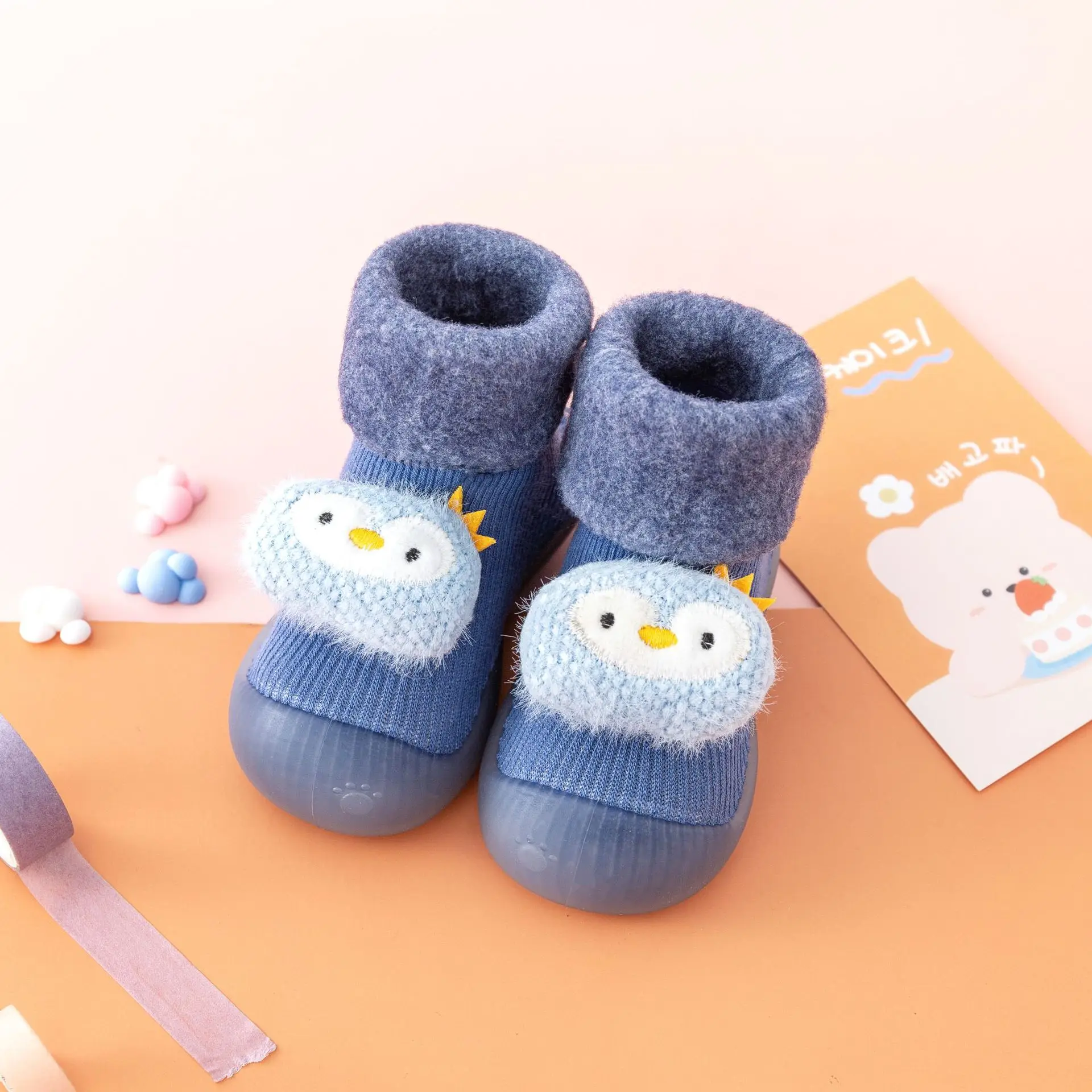 New style velvet thickened soft sole autumn and winter high-top non-slip toddler shoes for nursery room