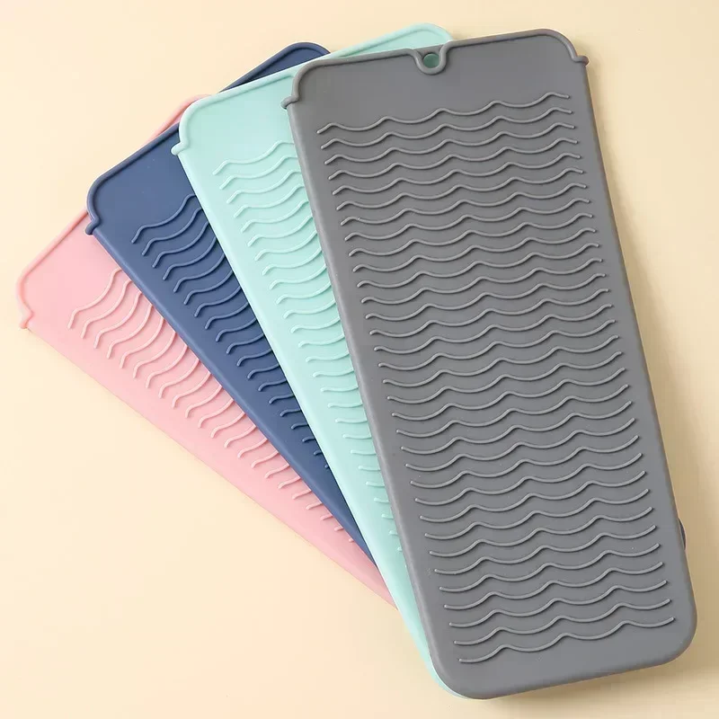 

Wholesale Multifunctional Heat Insulating Sleeve Heat Resistant Travel Mat Pouch for Curling Iron Hair Straightener Tools