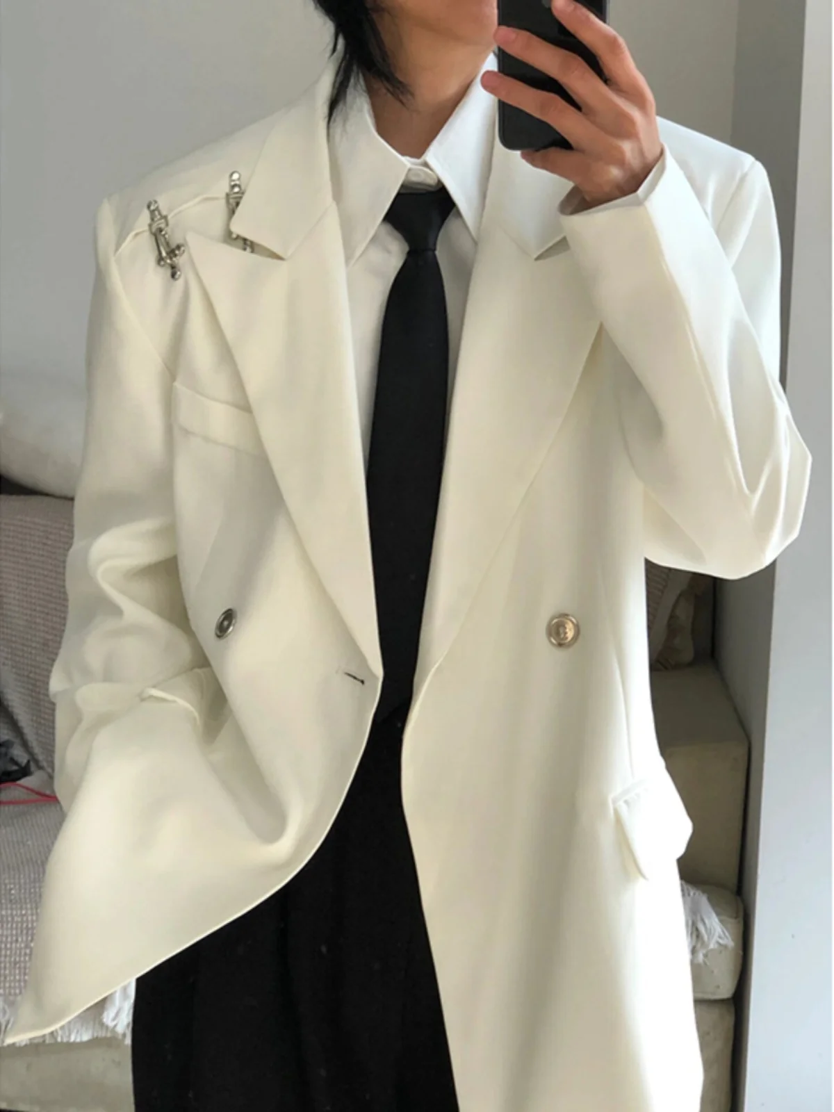 

Белый повседневный пиджак мужской, дизайнерский, легкий, элегантный, с подплечниками, в стиле кэжуал, с металлическим декором