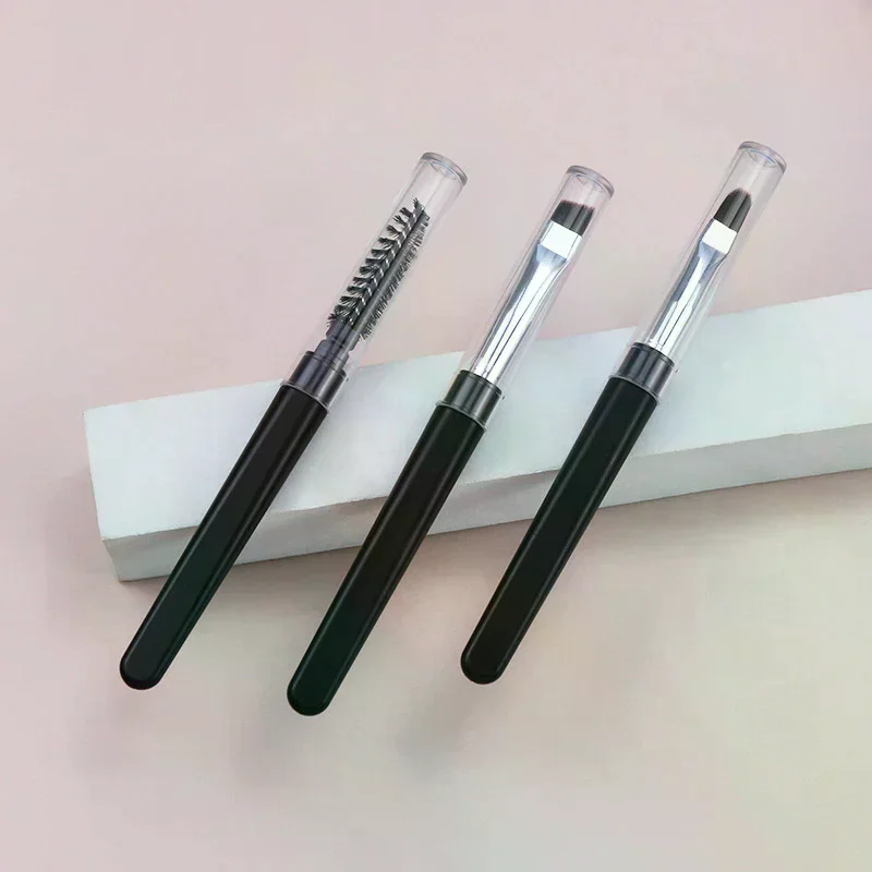 فرش مكياج محمولة لظلال العيون بحجم مناسب للسفر، فرش مكياج للحواجب من السيليكون اللامع مع غطاء