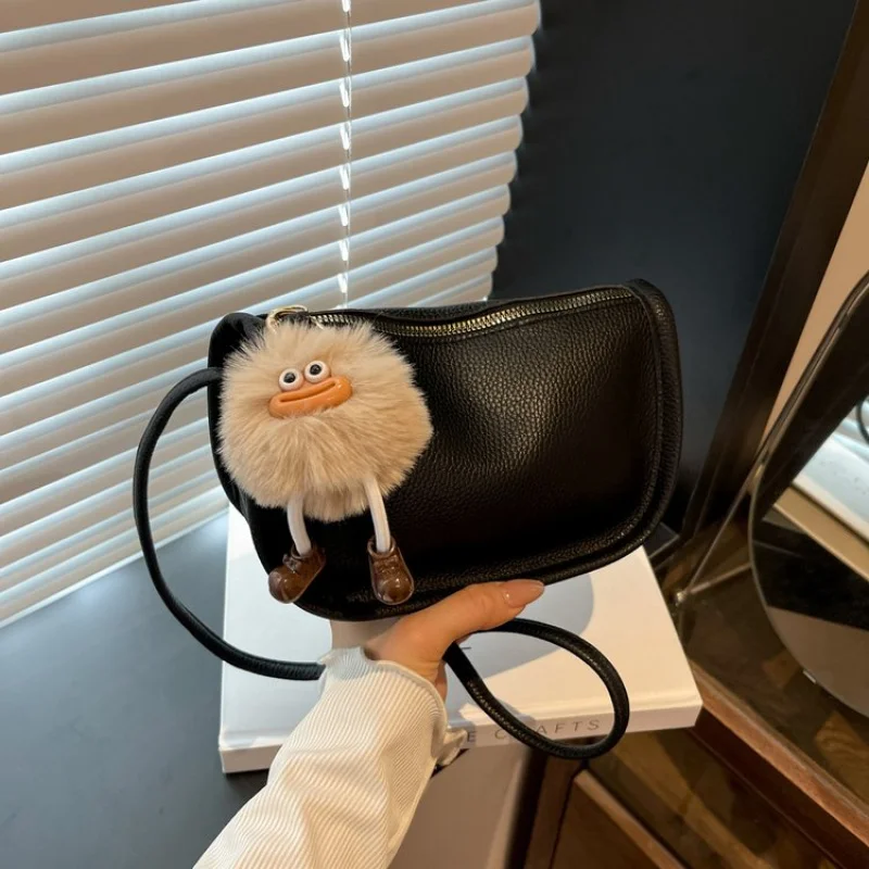 

Элегантная женская сумка-хобо с напуском, свободным силуэтом и удобным плечевым ремнем