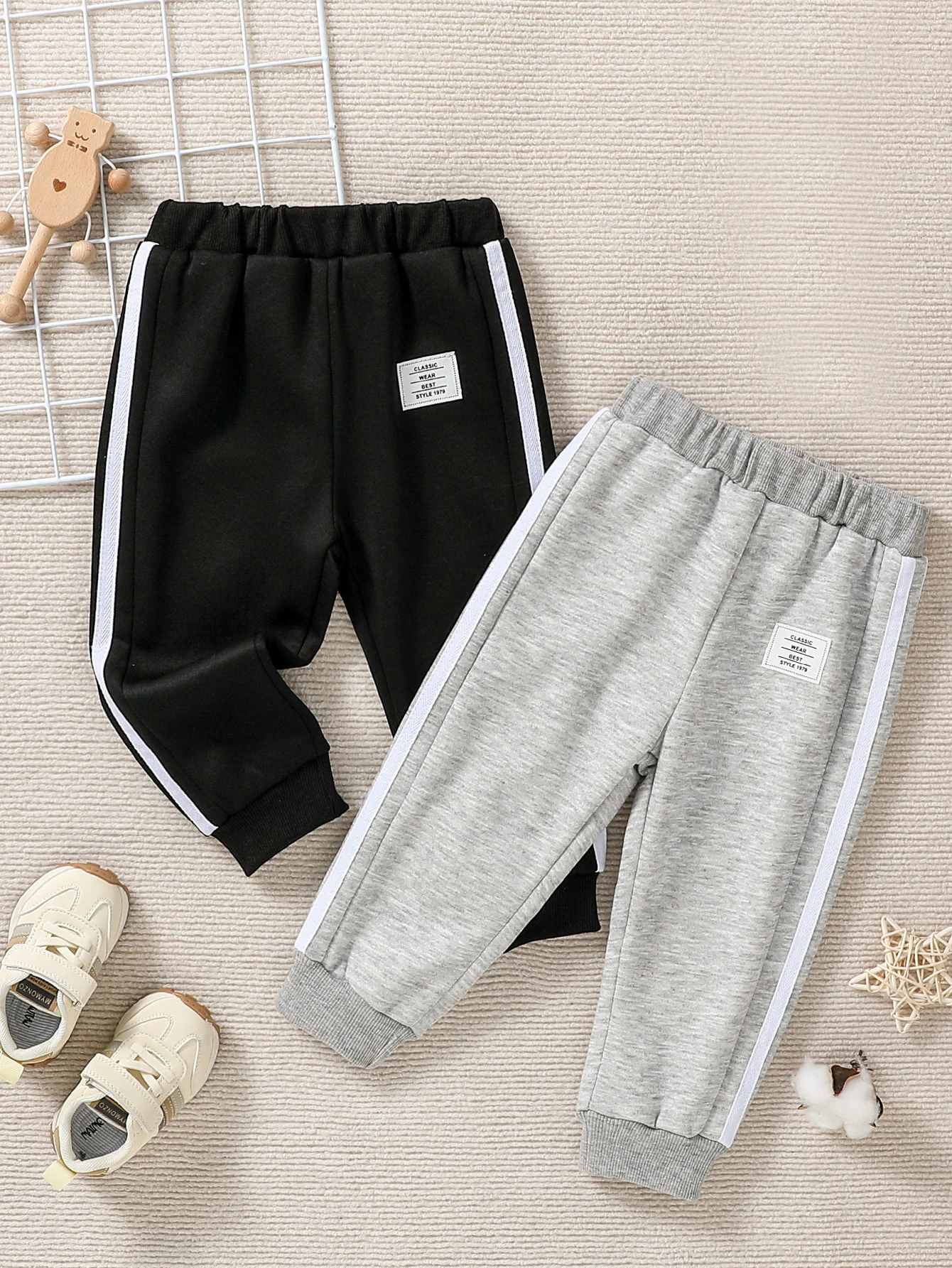 2Pcs Autumn and Winter Baby Boys Casual Sports Plus Fleece Solid Color Pants Warm Comfortable Fashion Trouser Daily Wear