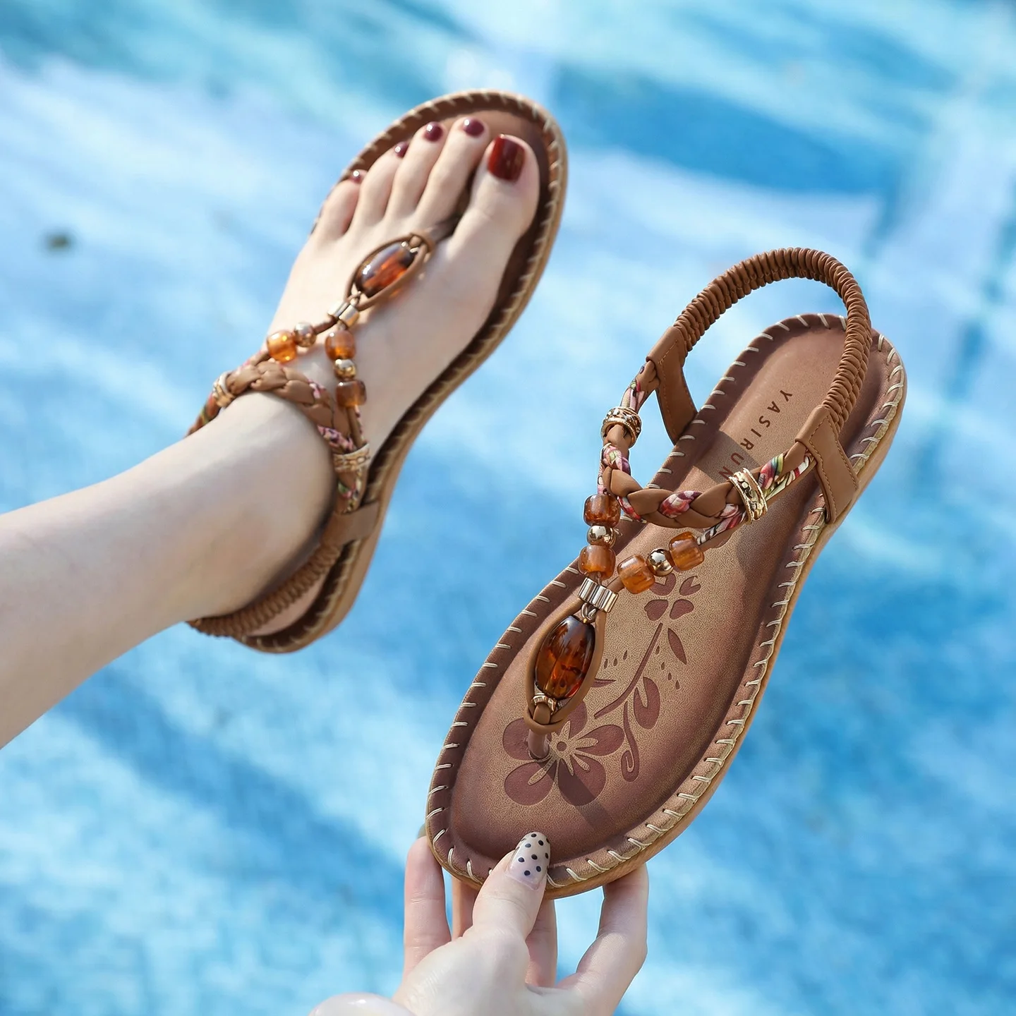 

Women's Summer New Rhinestone Beaded Roman Sandals Flat-bottomed Pinch Open Toe Sandals Non-slip Plus Size Beach Holiday Shoes.