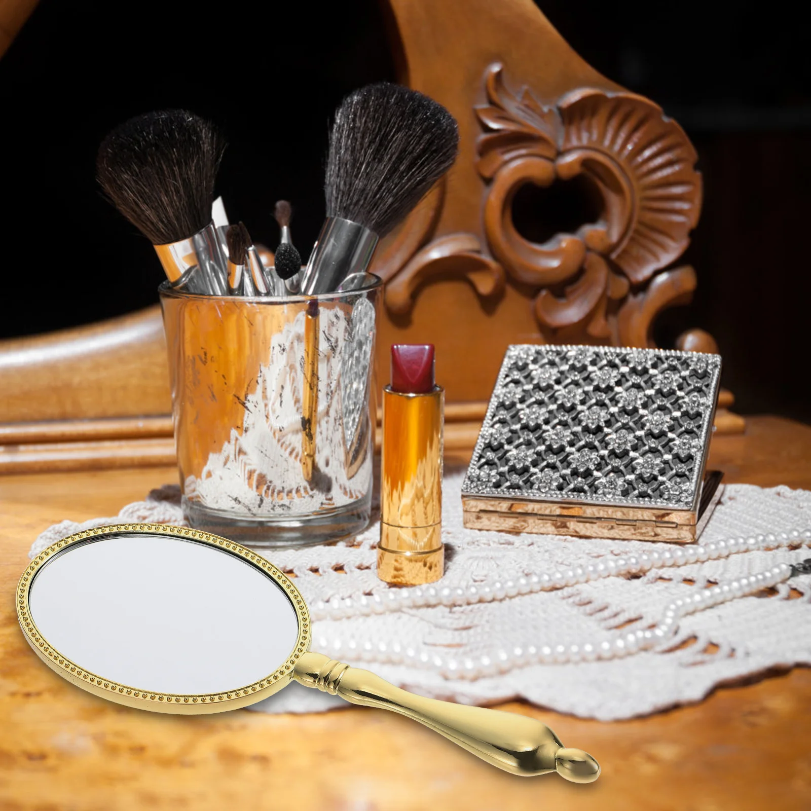 مرآة مكياج محمولة عتيقة مصنوعة من سبائك الزنك وخفيفة الوزن ومزودة بتصميم كلاسيكي أنيق للحمل