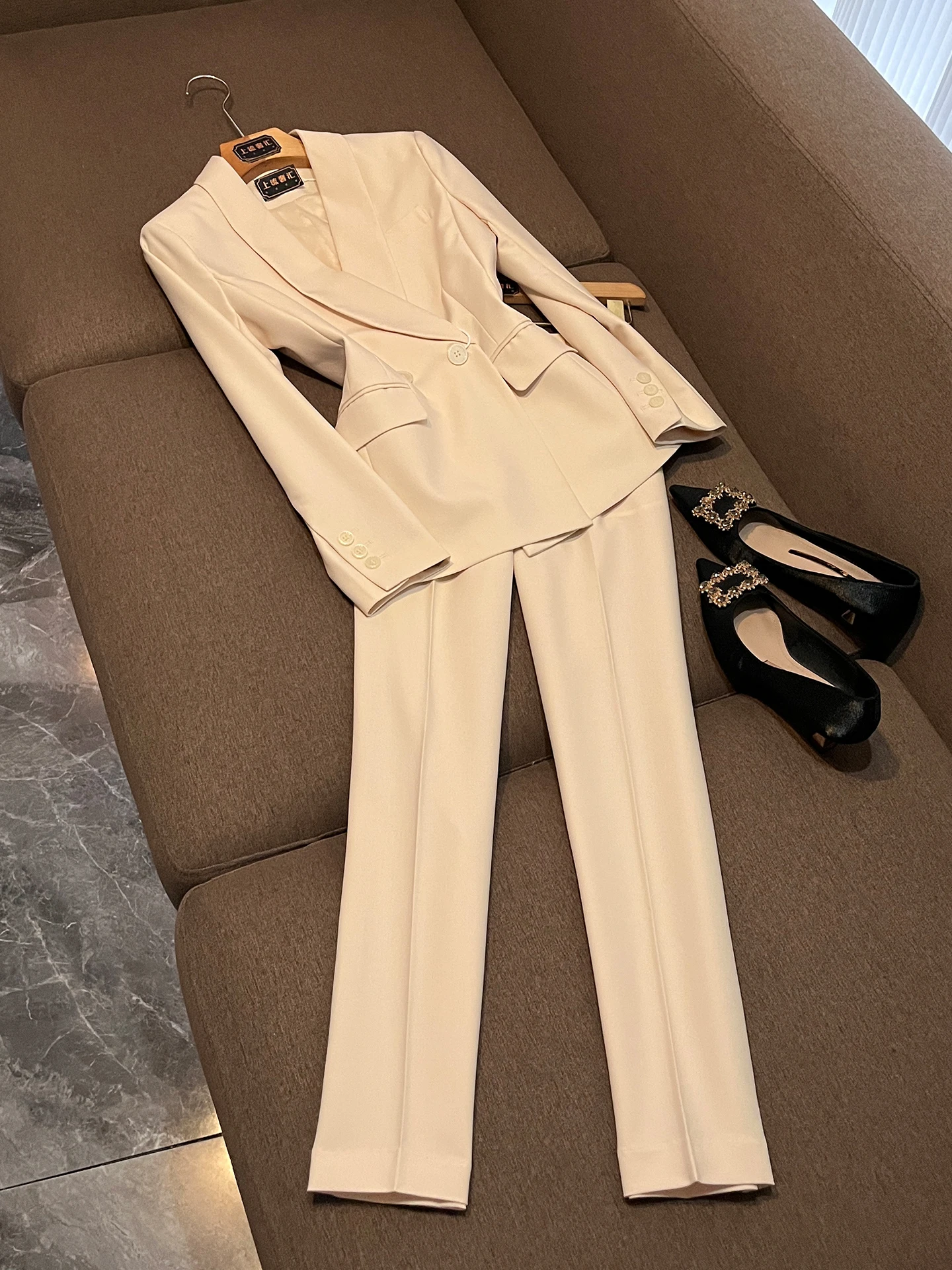 High-End Women's Professional Fashion Suit Set for Sales Teachers Hosts 2026 Autumn Collection Elegant Lightweight Formal Wear