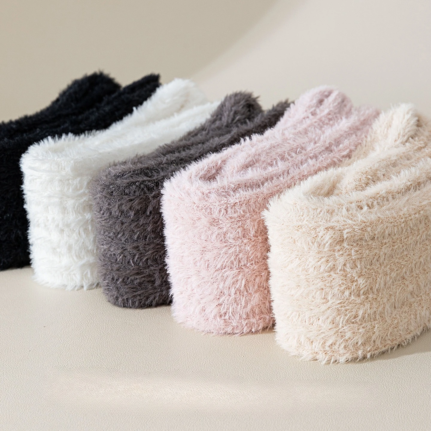 ソリッドカラーのコーラルフリースカーフソックス女性のストッキングフリース厚く暖かい女性の靴下秋と冬の靴下睡眠靴下