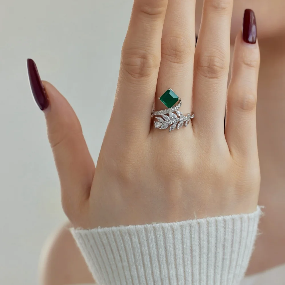 S925 Silver Ring with Leaves Surrounding Emerald Main Stone Fashion Design Ring Jewelry