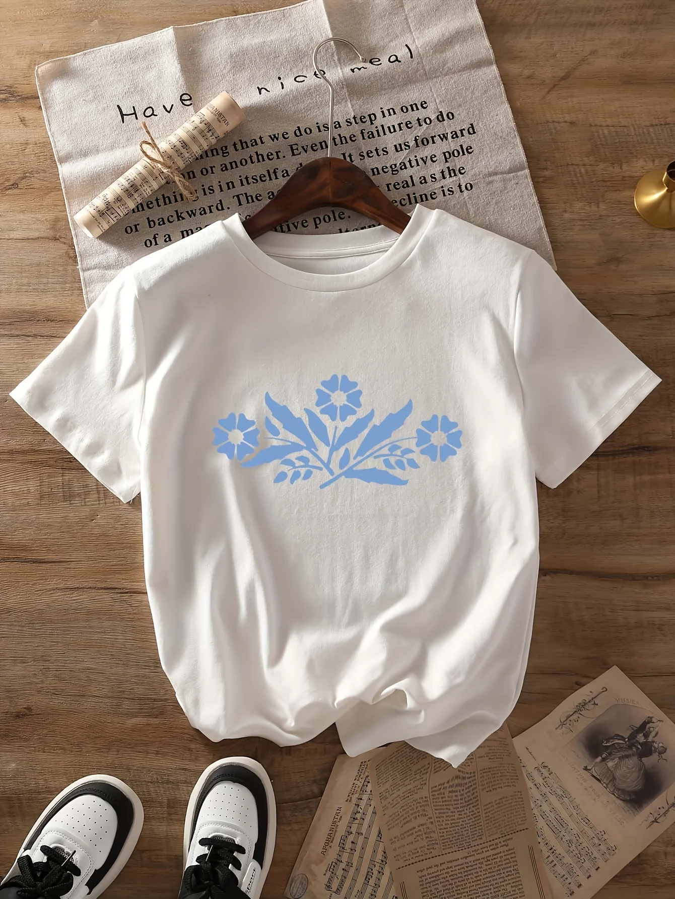

Corning pottery blue cornflower Graphic Print T-shirt, Short Sleeve Crew Neck Casual Top for Summer Spring Women's Clothing