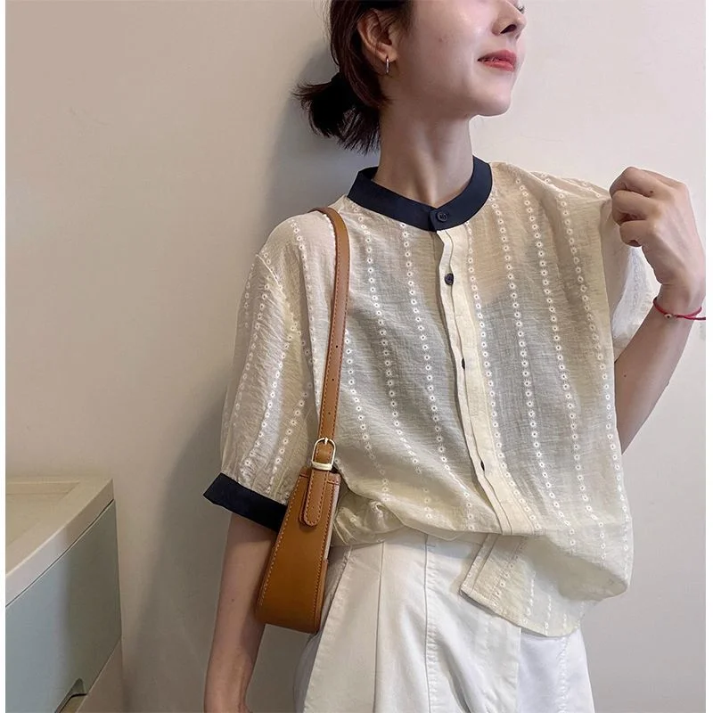 

2025 Loose Embroidered Flower Color Block Stand Collar Short Sleeve Shirt Women's Design Slim Top