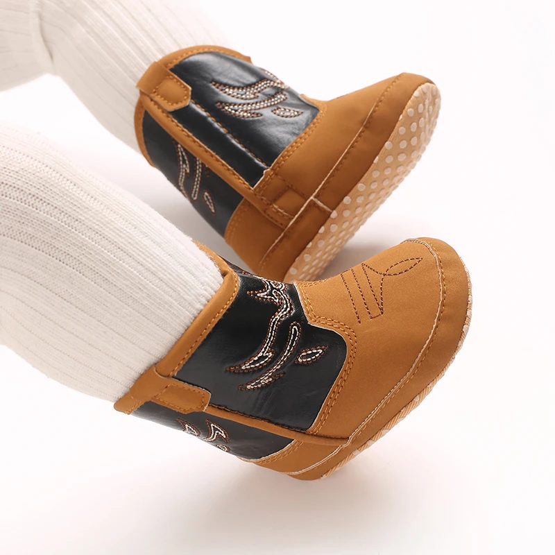 Modische neue 0-18M Baby-Stiefel aus PU-Leder mit Print, hohe Lederstiefel mit weicher Sohle für Kleinkinder zum Laufenlernen. – Detail 18