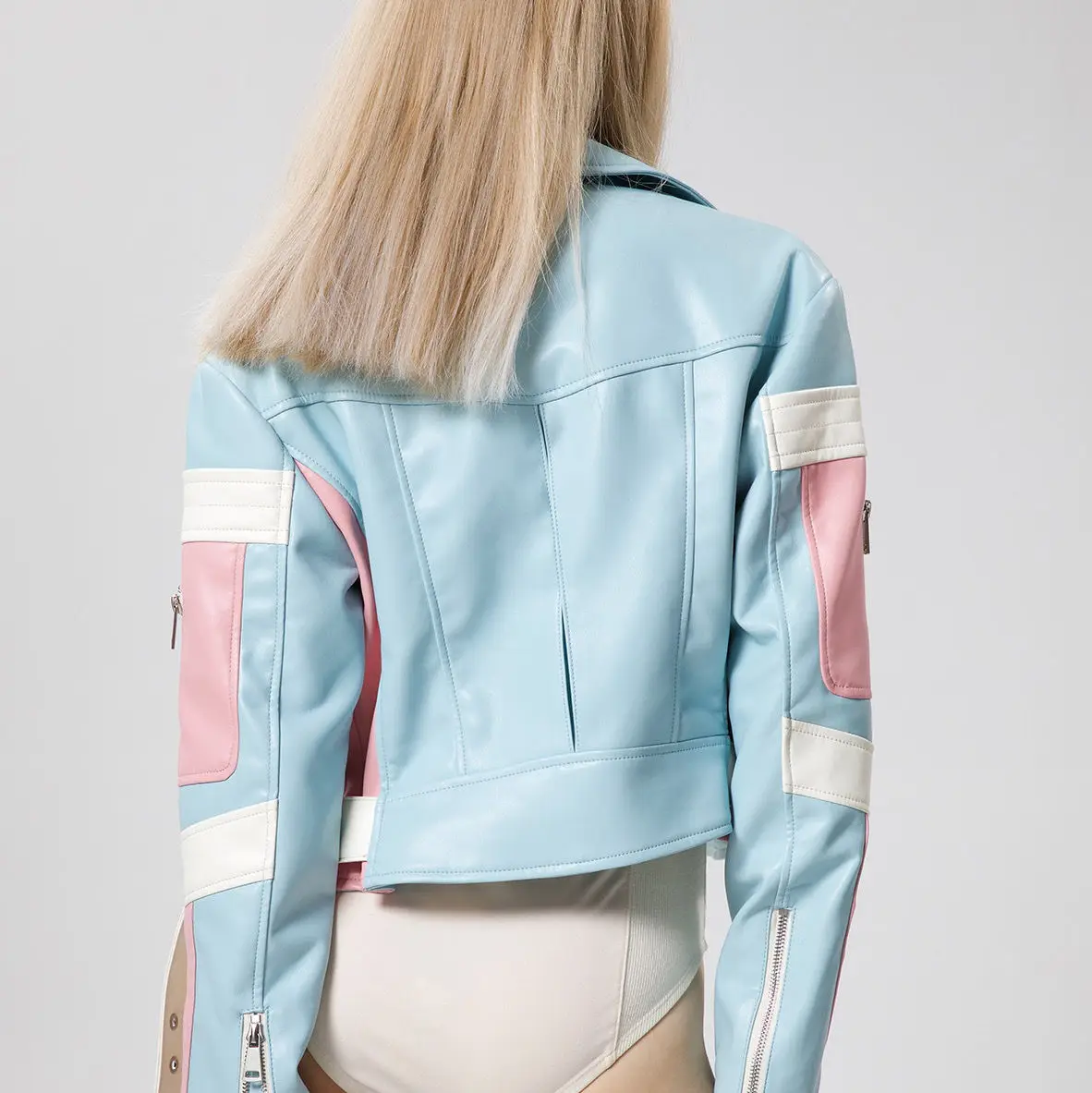 Neue blaue rosa Schaffell-Motorradjacke aus echtem Leder, schmal, kurz, originelles Design, Spleißen, Kontrastfarbe, Lederjacke für Mädchen