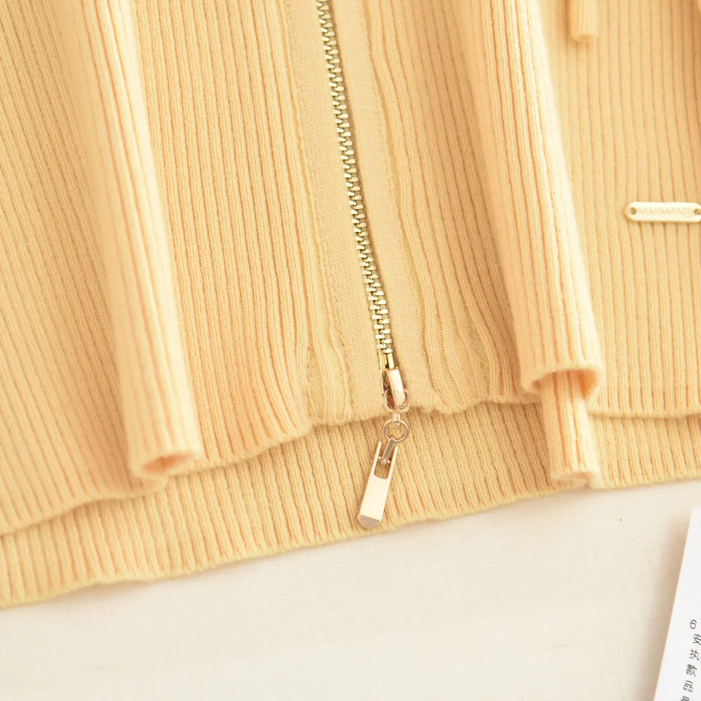 Ultra-White Yellow Knitted Sweater Spring 2026 Drawstring Hood Simple Slimming Zipper Cardigan Casual Style Long Sleeve Knitwear view 3