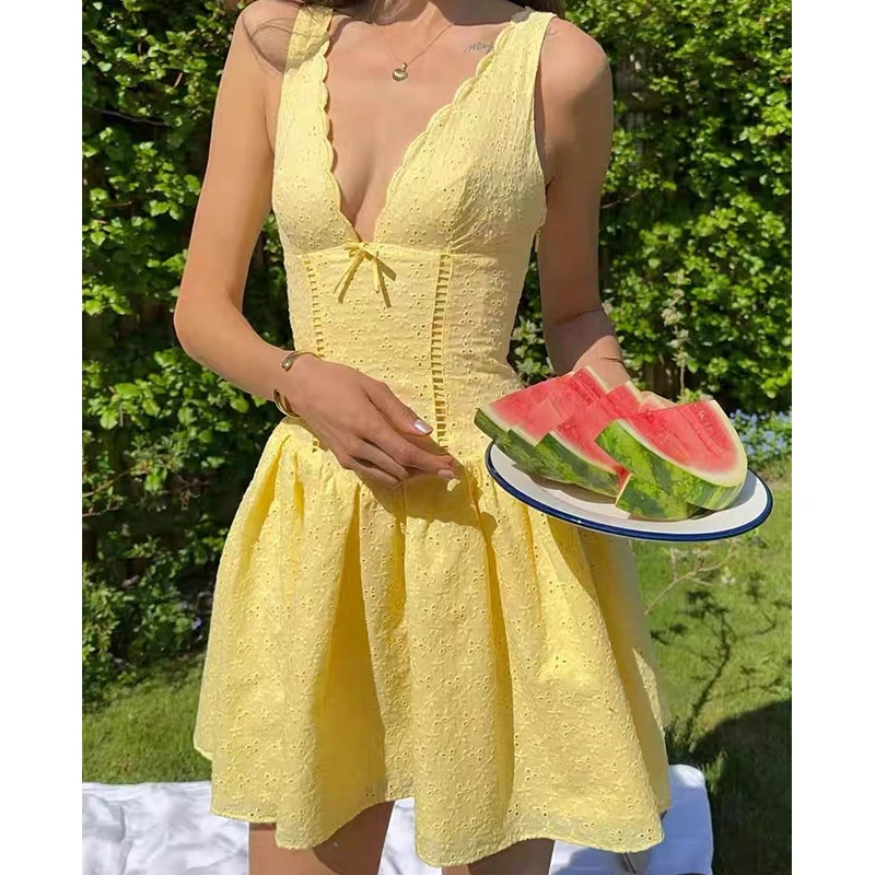 Robe jaune ajourée brodée sans manches pour femmes, avec nœud, col en V, taille basse, ligne a, Robe de fête de vacances, été 2025