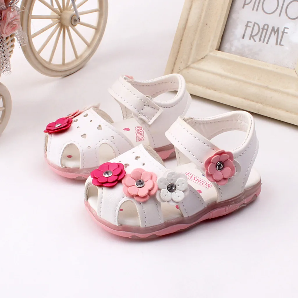 Sandalias Led para bebés y niñas, zapatos de verano para niños pequeños, sandalias de princesa con flores, suaves, zapatos de playa para recién nacidos