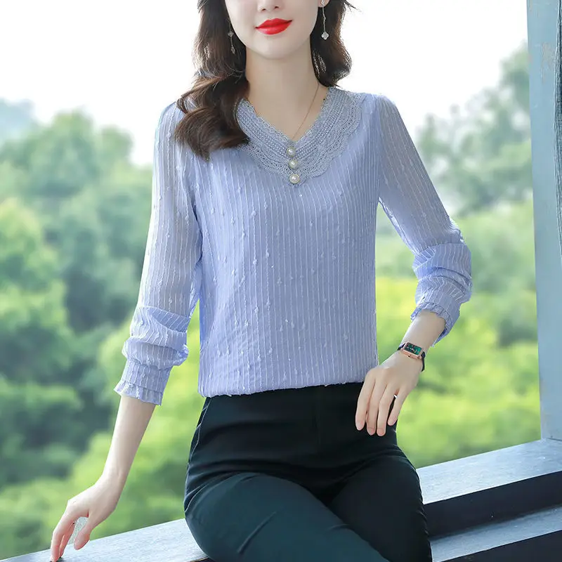 Office Lady Lace Spliced Shirt Fashion Folds Spring Autumn Elegant V-Neck Female Clothing Long Sleeve Chic Pearl Button Blouse