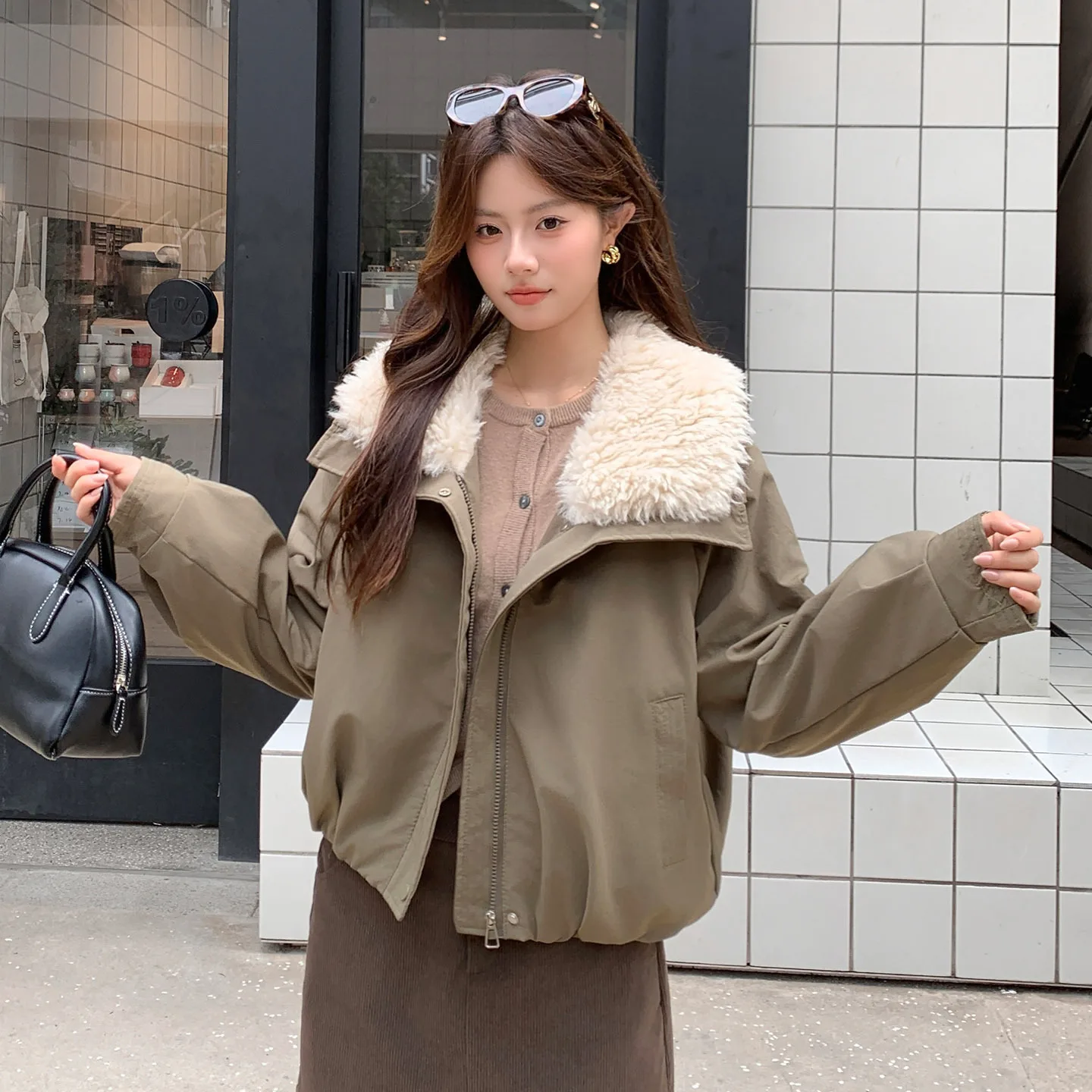 Winter New Women's Large Faux Fur Collar Cropped Cotton Coat Zip Up Loose Warm Windproof Elegant Casual Daily Wear Padded Jacket
