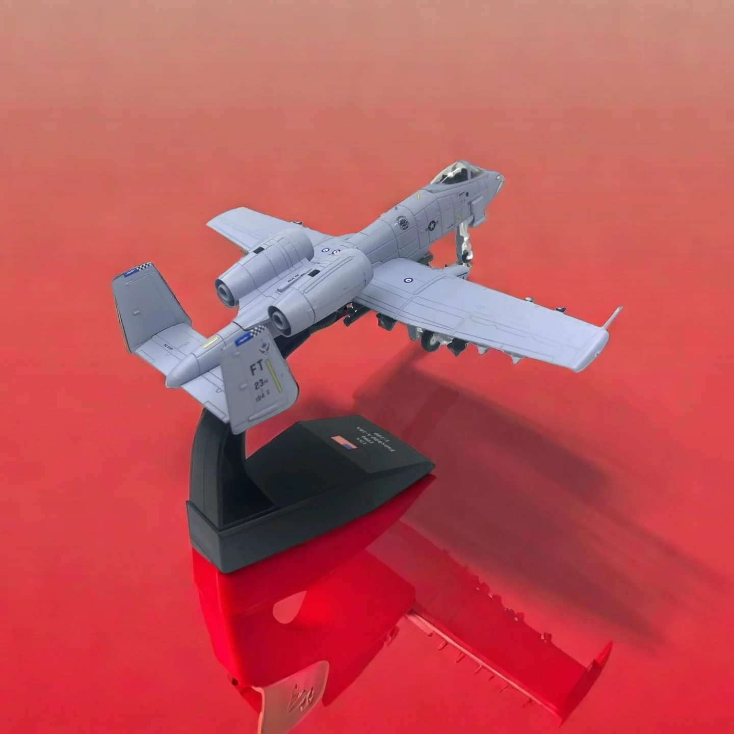 

Aircraft Plane Diecast Model 1:100 Scale Thunderbolt Attack Fighter Great Shark Mouth A-10 Airplane Display Fighter Stand Collec