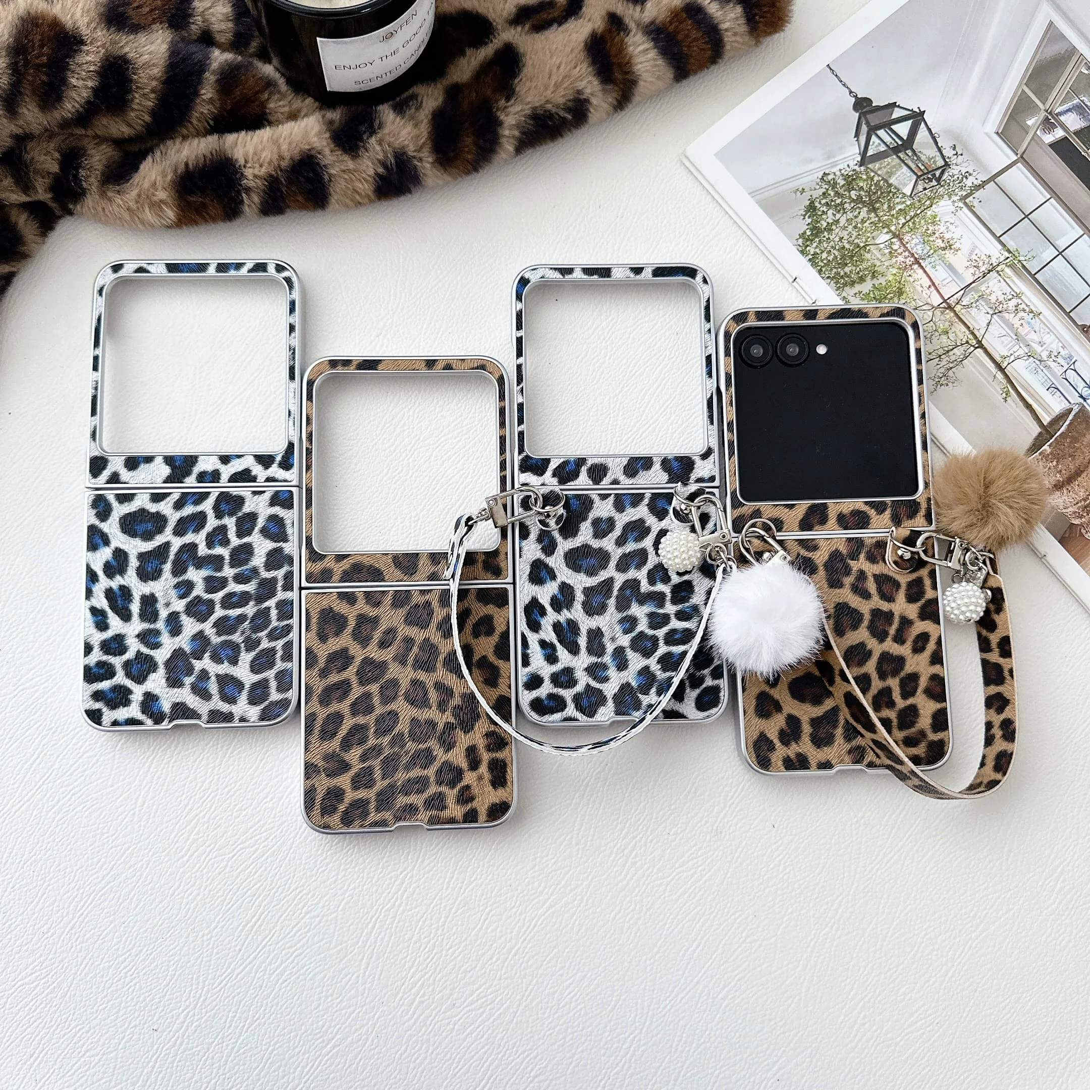 Casing Ponsel Tali Pergelangan Tangan Kulit PU Perbatasan Perak Motif Macan Tutul untuk Motorola Razr 60 Pro 50 Ultra Mooto Razr 60 Penutup Tahan Benturan